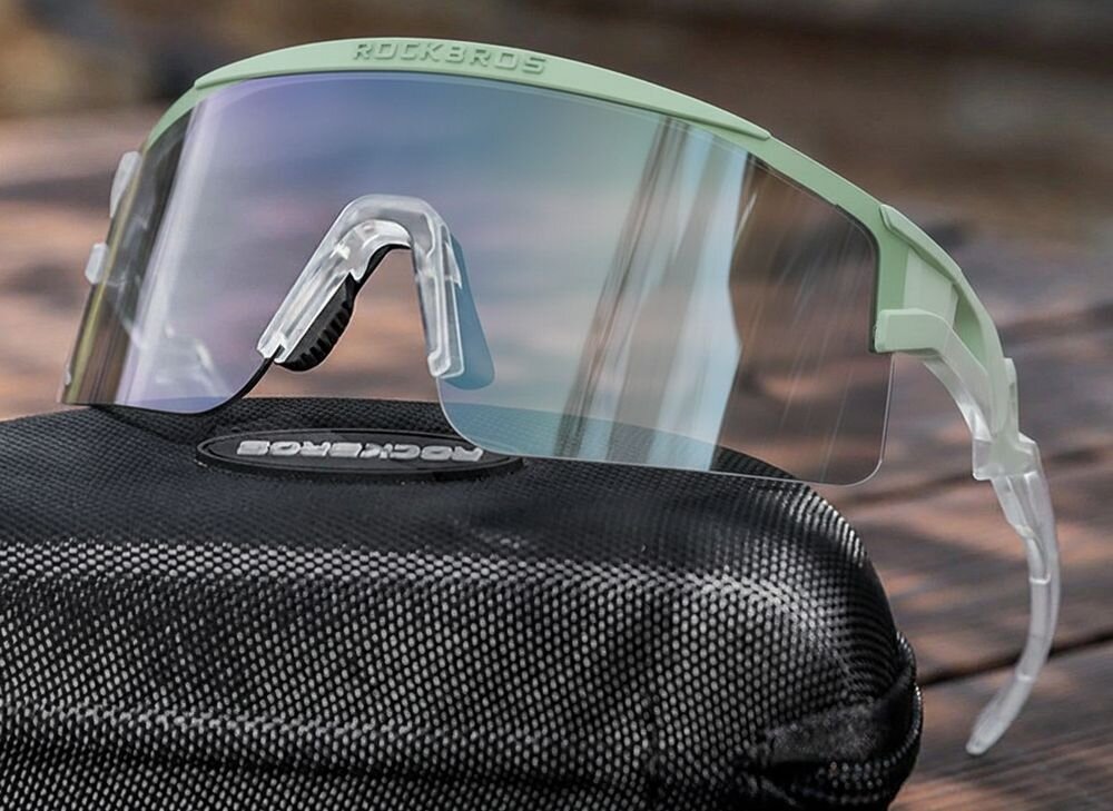 Okulary rowerowe ROCKBROS 8386824303599 Przezroczysto-czarny, UV400, bezpieczeństwo, wzrok, ochrona, Okulary sportowe leżące na blacie