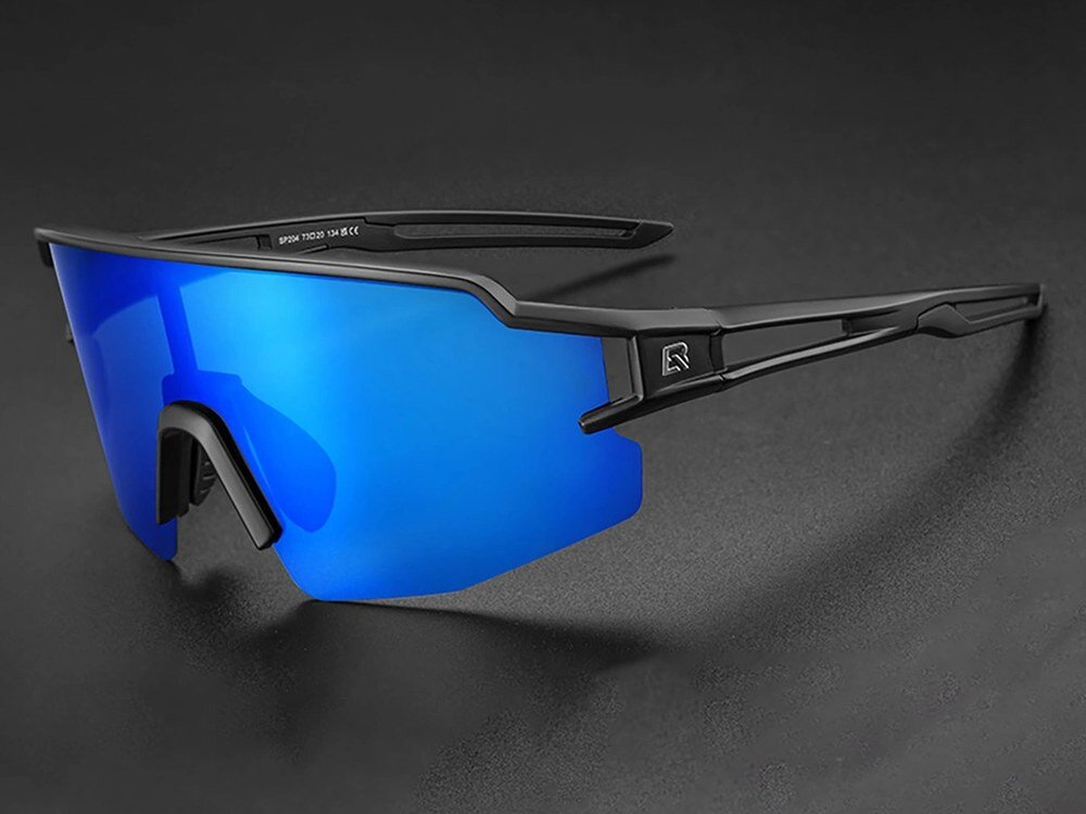Okulary rowerowe ROCKBROS 8386824303803 Czarno-niebieski, UV400, bezpieczeństwo, wzrok, ochrona, Okulary sportowe na tle błękitnego nieba z chmurami.