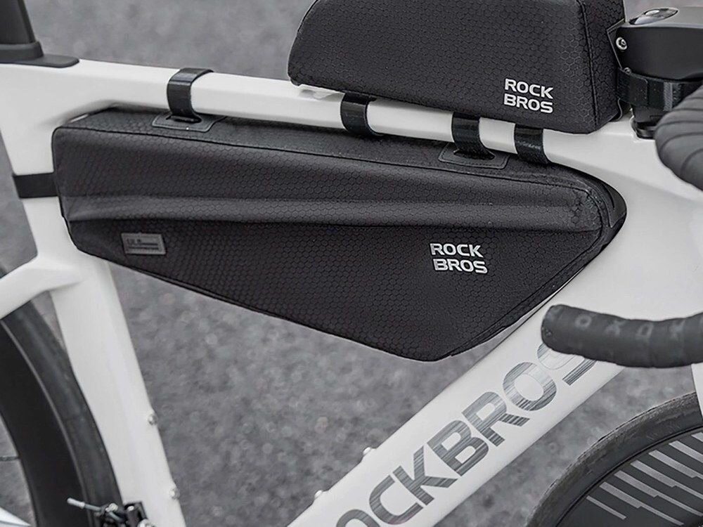 Torba rowerowa na ramę ROCKBROS 8386824308402 Czarny, Zamek, dostęp, wygoda, praktyczność, Zbliżenie na torby rowerowe zamontowane na ramie.