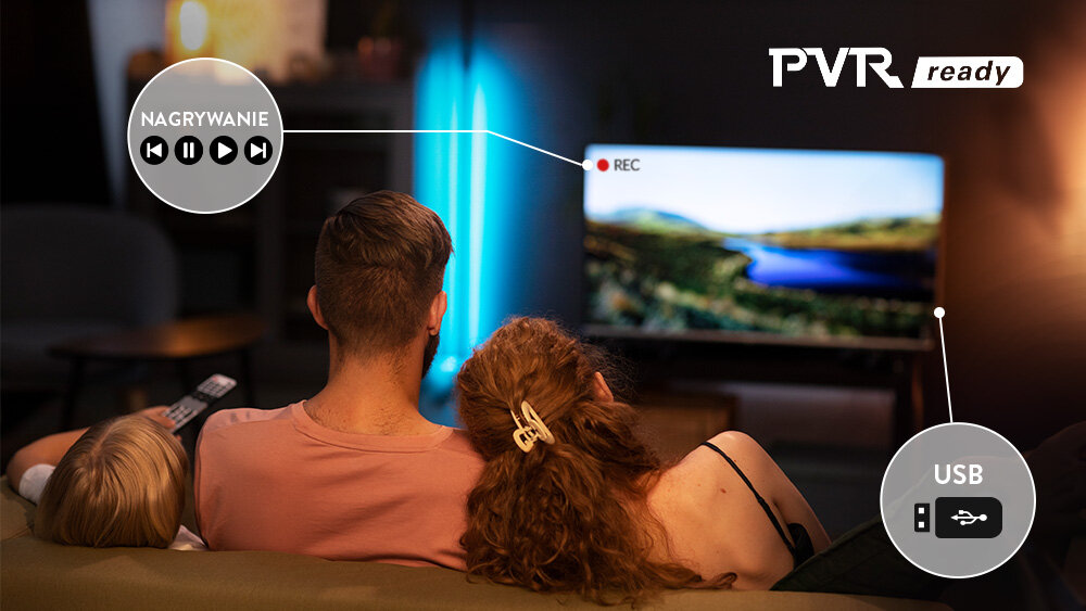 Telewizor JVC LT-32VQF550D - Oglądaj programy, dzięki PVR, rodzina oglądająca program w telewizji, dysk USB