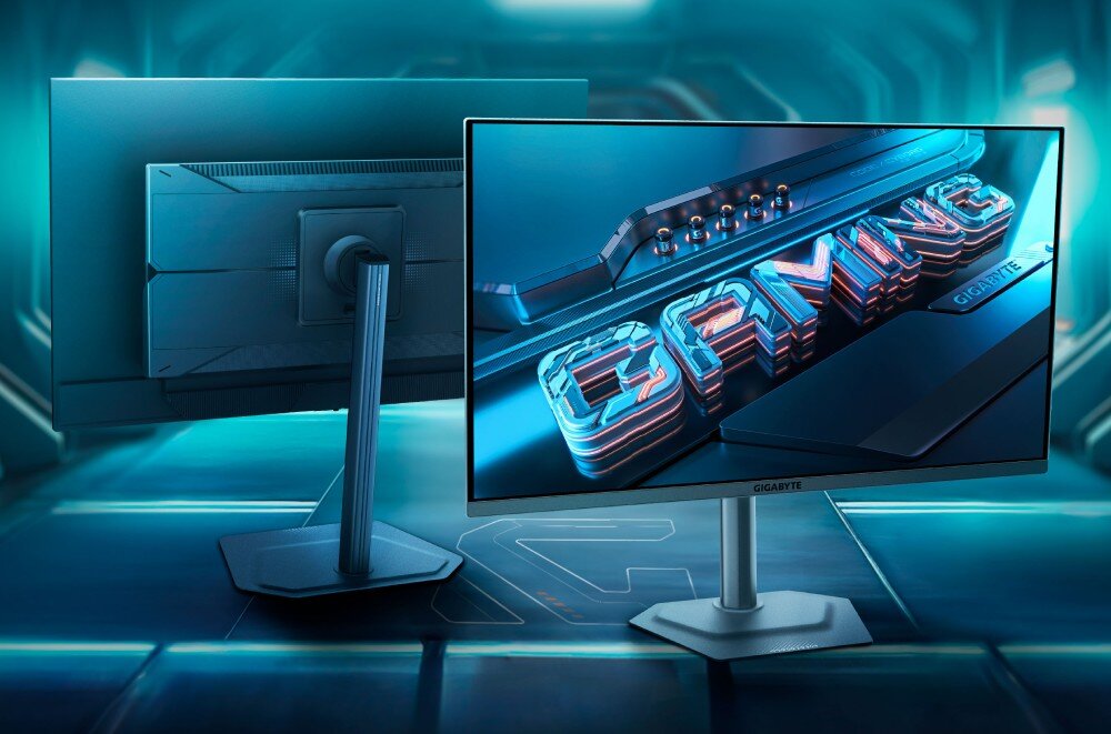 Monitor GIGABYTE MO27U2 Monitor gamingowy zaprezentowany od przodu i tyłu na ciemnym tle z niebieskim podświetleniem ambientowym, opis