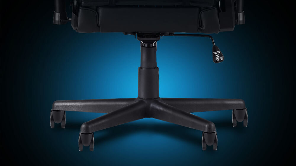 Fotel ACER Predator Rift Go zbliżenie na koła podnośnik na tle z niebieską poświatą świetlną stalowo-drewniana rama nylonowa baza średnica solidność siłownik gazowy klasy 3 płynna regulacja wysokości udźwig
