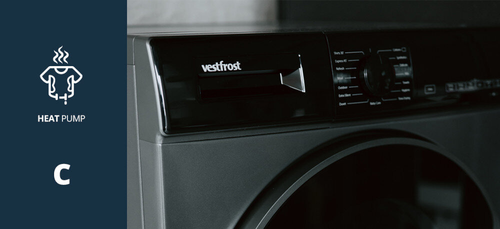 Suszarka VESTFROST VT-FD42HN90EU Na zdjęciu pokazano fragment panelu sterującego suszarki marki Vestfrost, uchwycony z bliska w wnętrzu. Po lewej stronie widnieje grafika informująca o technologii pompy ciepła Heat Pump oraz klasie energetycznej C pompa ciepła energooszczędna niskotemperaturowa klasa energetyczna C ochrona tkanin delikatne suszenie oszczędna Vestfrost pompa ciepła