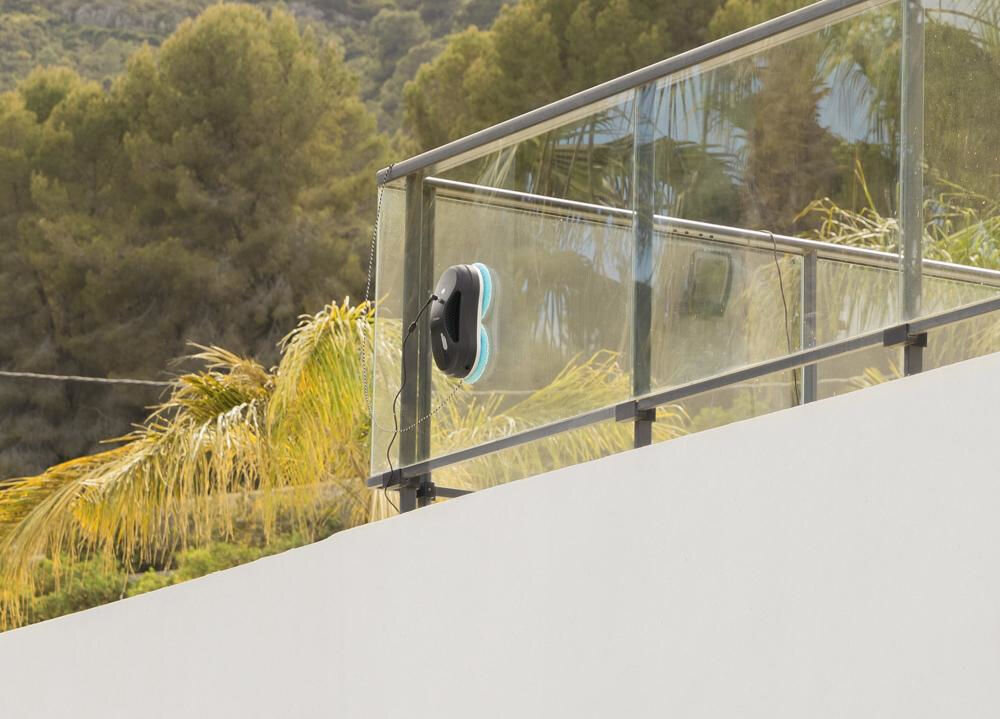 Robot do mycia okien CECOTEC Conga WinDroid 890 SprayWater Smart Connected wymiary 300 x 150 x 120 mm funkcjonalność trzy urządzenia w jednym inteligentne technologie stylowy design skuteczne rozwiązania do czyszczenia czyszczenie okien spryskiwanie osuszanie idealne efekty obsługa za pomocą aplikacji mobilnej oraz pilota 