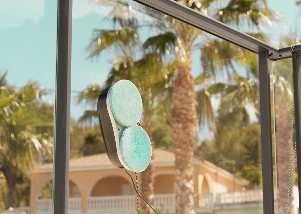 Robot do mycia okien CECOTEC Conga WinDroid 890 SprayWater Smart Connected produkt przyjazny środowisku dwanaście ściereczek z mikrofibry wielokrotny użytek można je wielokrotnie prać  dla dbających o środowisko