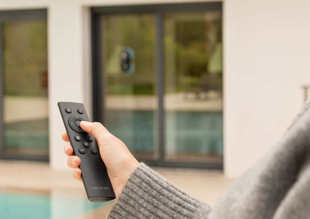 Robot do mycia okien CECOTEC Conga WinDroid 890 SprayWater Smart Connected różnorodne tryby działania i systemom bezpieczeństwa doskonałę efekty sterowanie za pomocą aplikacji lub pilota dostsooewanie działania 