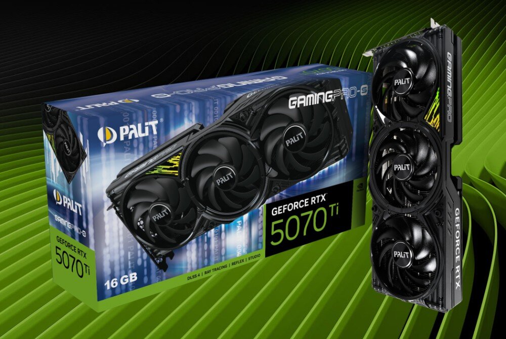 Karta graficzna PALIT GeForce RTX 5070 Ti GamingPro-S Kartonowe opakowanie komponentu komputerowego oraz stoiąca obok karta graficzna z trzema wentylatorami