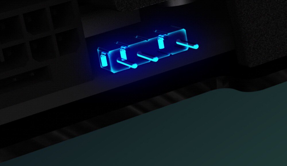 Karta graficzna PALIT GeForce RTX 5070 Ti GamingPro-S Zbliżenie na niewielkie złącze szpilkowe z czterema pinami na płytce drukowanej