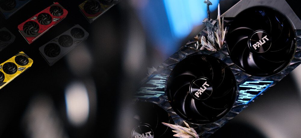 Karta graficzna PALIT GeForce RTX 5070 Ti GamingPro-S Karta graficzna z motywem miecza wtopionego w obudowę obok innych wariantów produktu