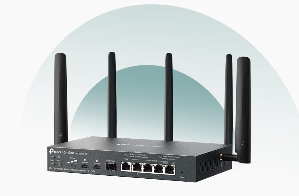 Router TP-LINK ER706WP-4G Urządzenie sieciowe widoczne pod kątem na białym tle, eksponujące boczne otwory wentylacyjne oraz rozmieszczenie portów na przednim panelu