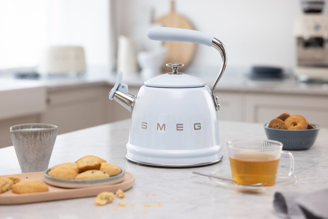 Czajnik SMEG WKF01PB Błękitny wygląd prezentacja wizualizacja design Styl i wygoda w kuchni