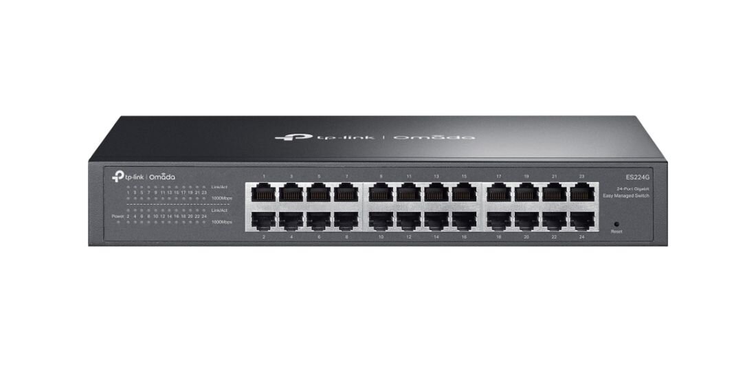 Przełącznik TP-Link Omada z portami Gigabit Ethernet prezentuje panel złączy sieciowych na stanowisku administracyjnym w biurze.