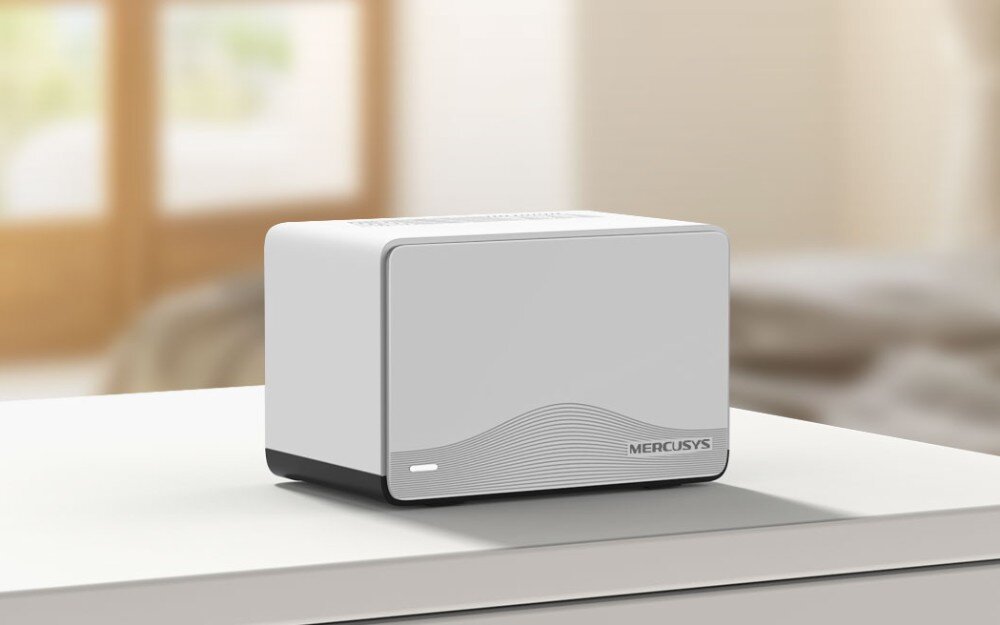 Router MERCUSYS Halo H27BE Białe urządzenie stojące na jasnej szafce w sypialni z nieostrym tłem, ochrona, szyfrowanie, zapora sieciowa