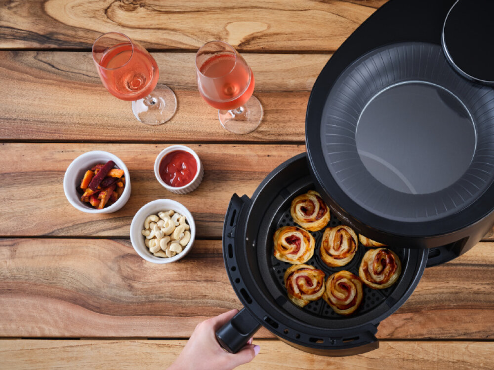 Air Fryer Frytkownica beztłuszczowa ETA SkyFry 516890000 aż 12 gotowych programów, odpowiednie tryby pracy, automatyczne dopasowanie temperatury i czasu pieczenia, ustawienie timera