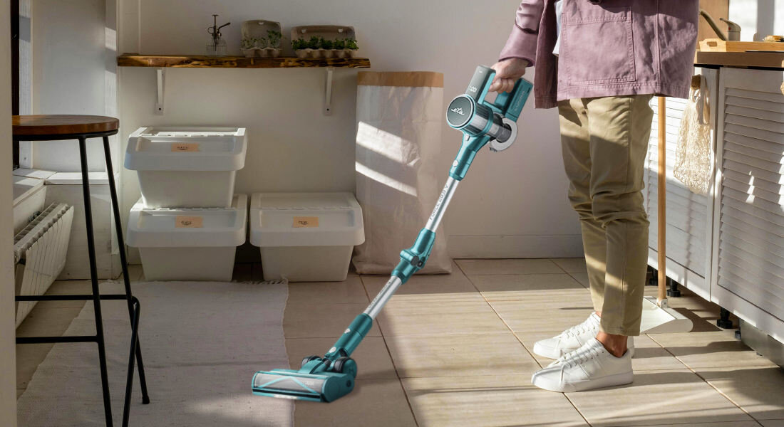 Odkurzacz ETA Lunar 423890000 konstrukcja 2 w 1 funkcja odkurzacza pionowego i ręcznego do mebli, tapicerki czy samochodu samostojąca budowa wygodne korzystanie Czujnik automatycznie dopasowuje moc ssania Czytelny wyświetlacz LED kontrola czas pracy