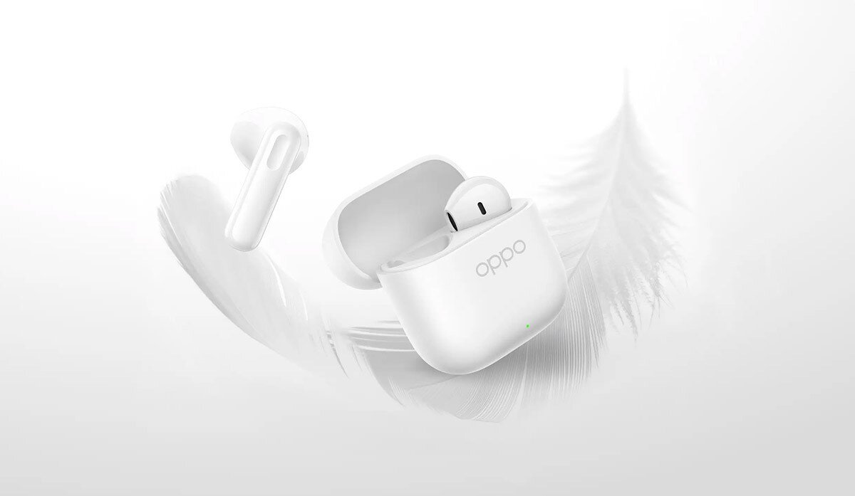 OPPO Enco Buds 3 lekka konstrukcja, małe etui, komfort przenoszenia, Białe słuchawki otoczone delikatnymi piórami
