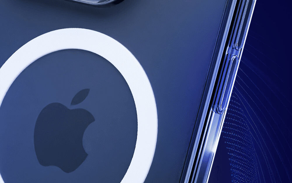 Etui 3MK Clear MagCase do Apple iPhone 17 Pro Przezroczysty zbliżenie na MagSafe w etui założonym na telefon granatowe tło wytrzymała konstrukcja dobrze leży w dłoni