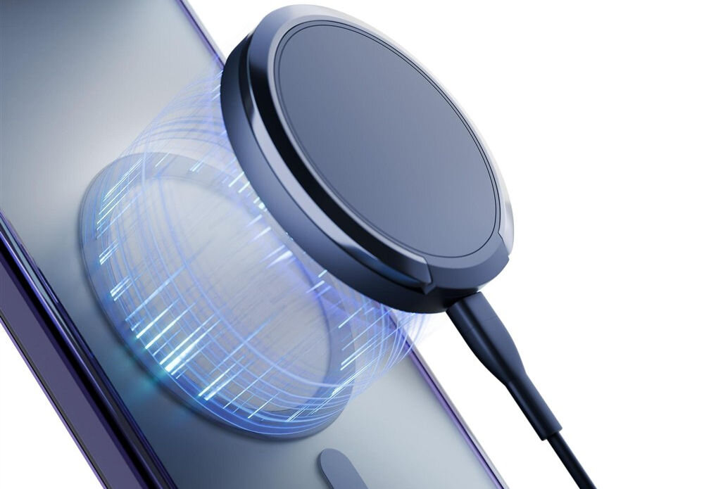 Etui 3MK Frosty MagCase do Apple iPhone 17 Fioletowy Zbliżenie na etui z technologią MagSafe z podłączoną ładowarką indukcyjną, ilustrujące proces bezprzewodowego ładowania kompatybilność z systemem MagSafe