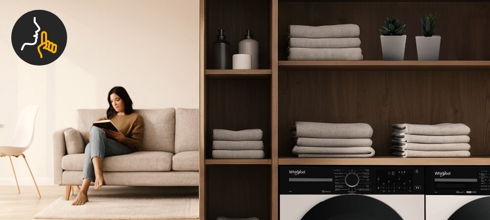 SUSZARKA WHIRLPOOL MX WD 104M GBR PL W przytulnym salonie kobieta siedzi na sofie z książką, a obok w zabudowie z drewnianych półek i miękko ułożonych ręczników dyskretnie wkomponowano pralkę i suszarkę Whirlpool, co akcentuje cichą pracę urządzeń cicha suszarka 63 dB niska emisja hałasu komfort w domu