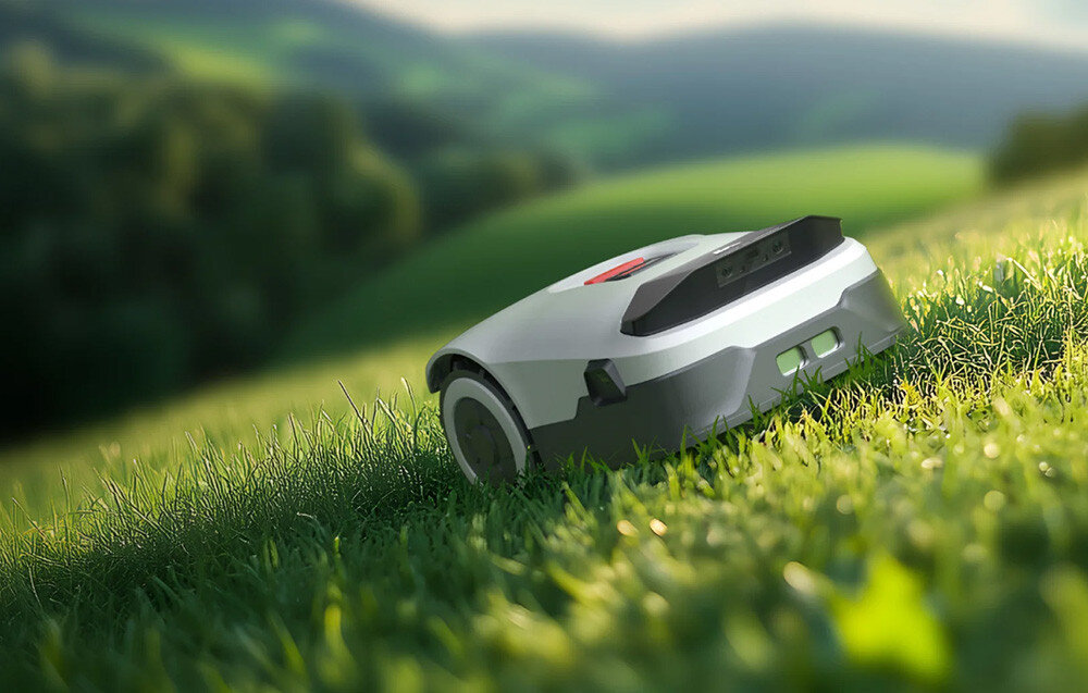 Robot koszący ANTHBOT Genie 3000 robot na trawie do pracy silnik o dużej mocy nisko umieszczony środek ciężkości pokonuje nachylenia do 24° 45% stabilność dokładność koszenia
