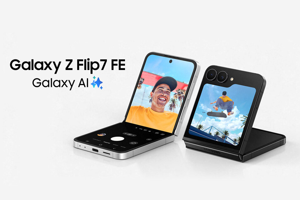 Widoczne są dwa urządzenia Galaxy Z Flip7 FE, jedno w kolorze czarnym i jedno w kolorze białym. Oba urządzenia są w trybie FlexMode, jedno widać na ekranie zewnętrznym, a drugie na ekranie głównym. Galaxy AI. Widoczne są dwa urządzenia Galaxy Z Flip7 FE, jedno w kolorze czarnym i jedno w kolorze białym. Oba urządzenia są w trybie FlexMode, jedno widać na ekranie zewnętrznym, a drugie na ekranie głównym. Galaxy AI.