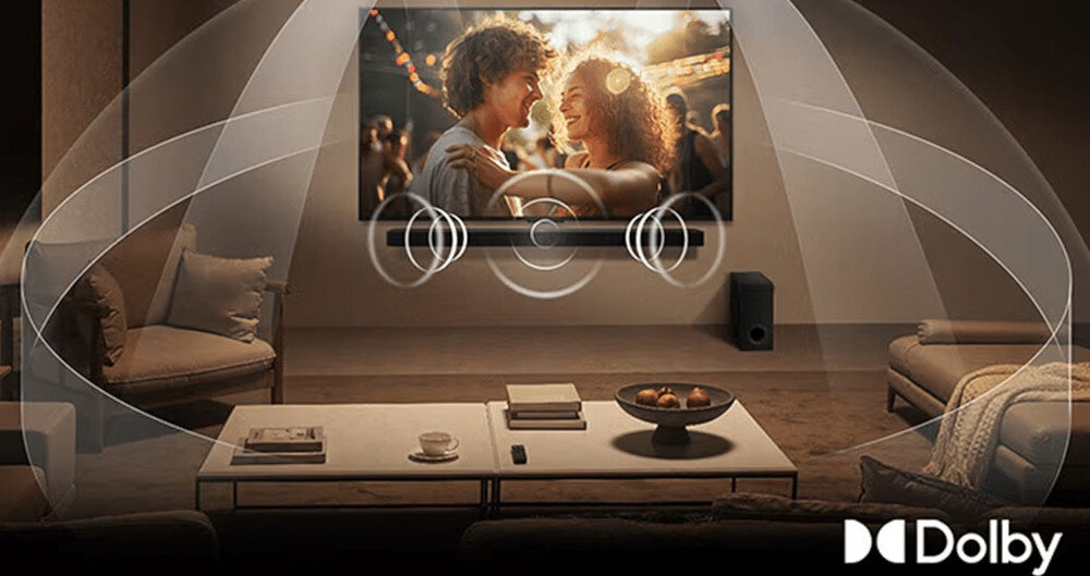 Telewizor LG 55UA75006LA UHD 4K α7 AI Gen8 Dolby Atmos przestrzenny dźwięk i wyraźne dialogi, telewizor z soundbarem z którego wydobywa się dźwięk w salonie