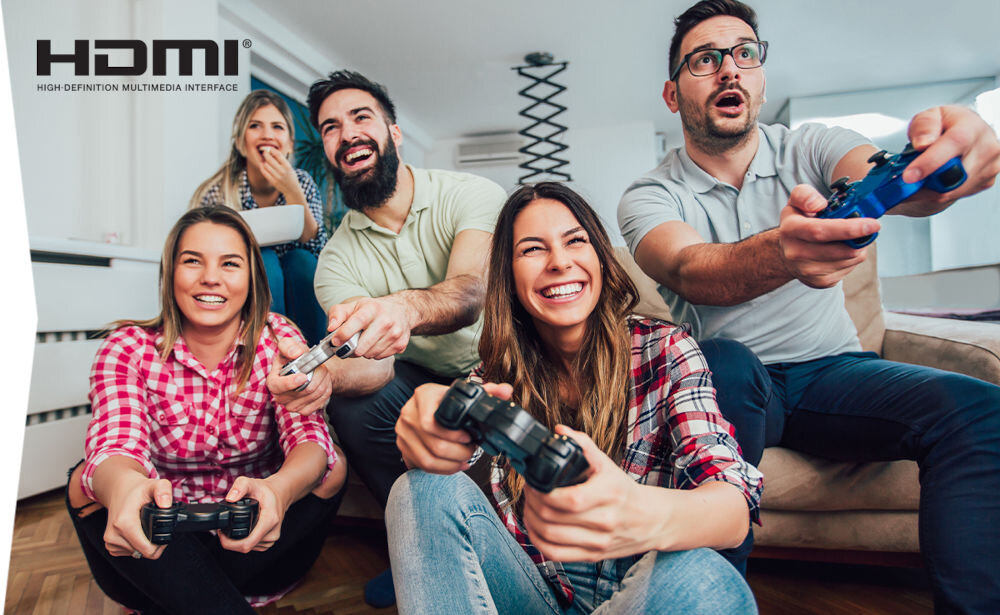 Telewizor SHARP 55GM6141E - Wszechstronne złącza, Cztery porty HDMI 2.1, eARC, ALLM, osoby grające w grę, trzymające kontrolery w ręku