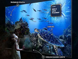 Obraz przedstawia telewizor wyświetlający podwodną scenę z żółwiem i rybami. Na ekranie widoczne są napisy: \'Redukcja Szumu\', \'Ostrość\', \'Odwzorowanie czerni\' oraz \'Neural Quantum Processor 4K\'.