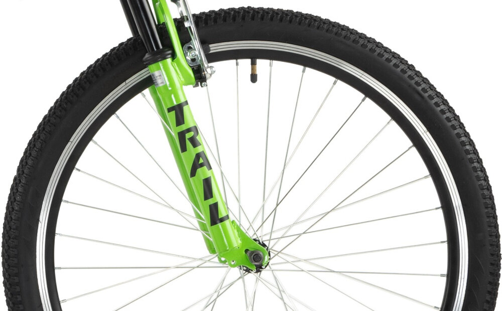 Rower młodzieżowy TRAIL 600 Alu 26 cali dla chłopca Czarno-zielony zbliżenie na oponę widok na obręcze i szprychy rozmiar koła 26 cali łatwe pokonywanie przeszkód duży kontakt koła z podłożem szerokie opony marki WANDA dobra przyczepność aluminiowe obręcze zachowanie regularnego kształtu kół stabilne trzymanie opony bezpieczna i komfortowa jazda regularne sprawdzanie ciśnienia powietrza wartość na bocznej części opony