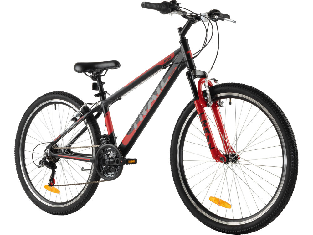 Rower młodzieżowy TRAIL 600 Alu 26 cali dla chłopca Czarno-czerwony rower na białym tle widoczny od przodu pod skosem środek codziennego transportu relaks pasja uniwersalność