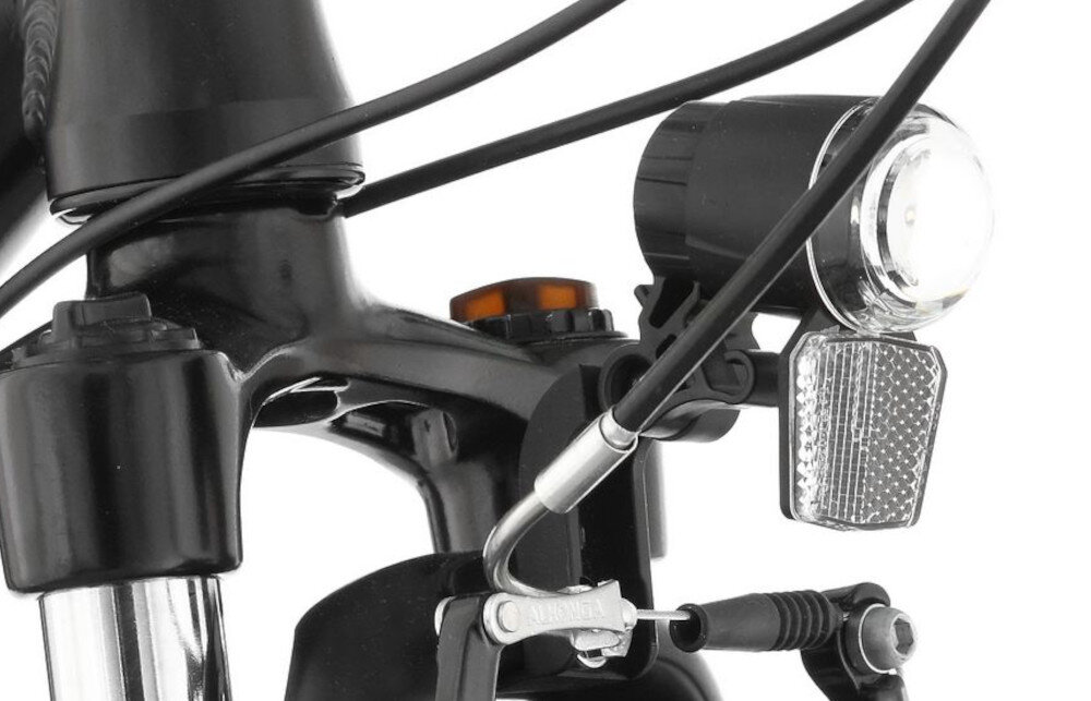 Rower trekkingowy INDIANA X-Road 1.0 D21 28 cali damski Czarno-zielony zbliżenie na przednią lampę bezpieczeństwo przednie i tylne oświetlenie LED odpowiednia widoczność bezpieczeństwo na drodze wymagane przez prawo drogowe