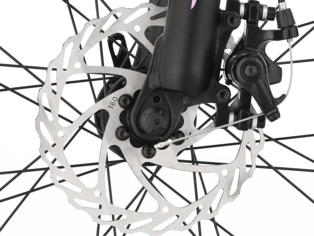 Rower górski MTB INDIANA X-Pulser 2.6 D19 26 cali damski Czarno-fioletowy zbliżenie na tarczę hamulcową podstawa bezpieczeństwa hamulce tarczowe mechaniczne bardzo duża siła hamowania w każdych warunkach pogodowych i na każdej trasie płyn hamulcowy hamulce z przodu i z tyłu podwójny pakiet bezpieczeństwa