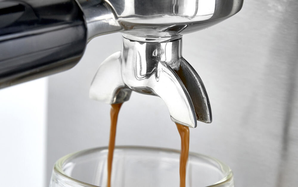Ekspres CASO Espresso Gourmet 1820 doskonałe parzenie kawy cisnienie 19 barów wydobycie pełni smaku i aromatu ziaren precyzyjne kontrolowanie temperatury i ciśnienia idealna intensywność bogaty smak kremowa konsystencja napoju wyjątkowa filizanka kawy spełnienie oczekiwań najbardziej wymagających kawoszy