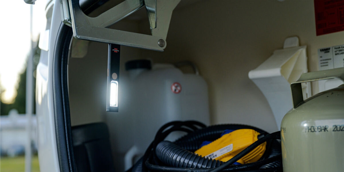 Latarka BRENNENSTUHL LED PL 200 AC  Płaska konstrukcja