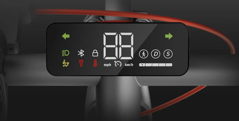 Hulajnoga elektryczna NAVEE V25i Pro 2 20km 300W 10 cali Czarny ciemne tło zbliżenie na wyświetlacz włączony wyświetlacz kierownica o wysokości 119,5 cm i szerokości 57 cm wygodna wyprostowana pozycja podczas jazdy antypoślizgowe uchwyty 4-calowy wyświetlacz krystalicznie czysty i bezproblemowy widok nachylenie pod kątem 14° odczyt danych w pełnym słońcu