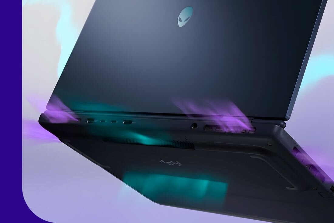 Spód laptopa Dell Alienware 16 Aurora z kolorowym podświetleniem RGB w odcieniach niebieskiego i fioletowego - system chłodzenia Cryo-tech