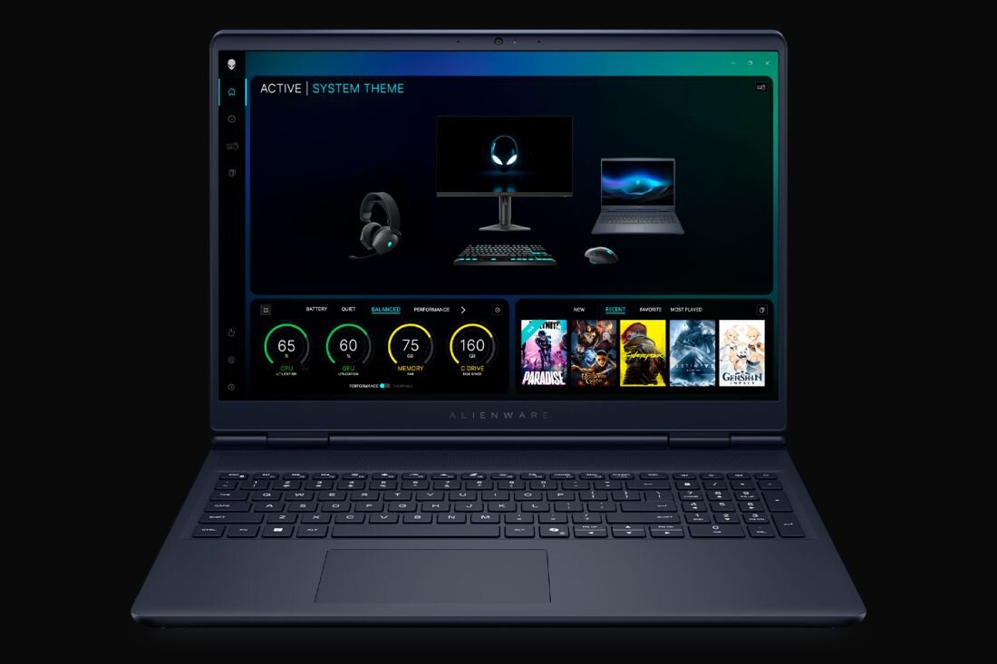 Laptop Dell Alienware 16 Aurora z interfejsem Alienware Command Center pokazującym statystyki systemu i bibliotekę gier - Alienware Command Center