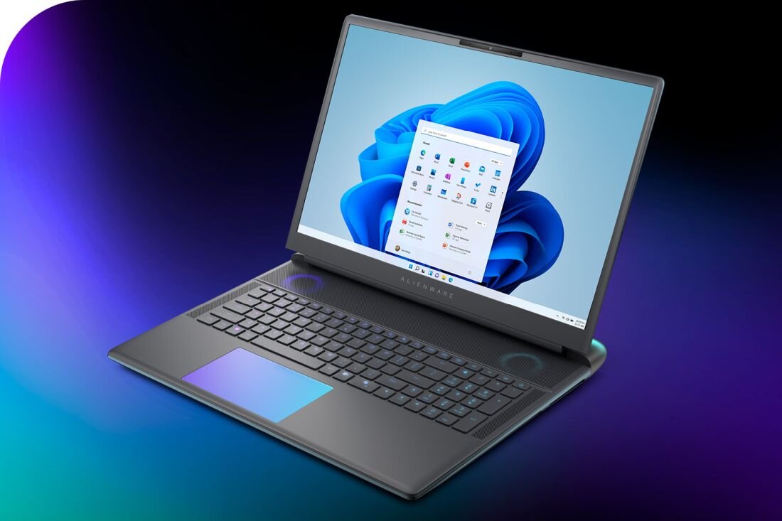Laptop Dell Alienware z systemem Windows 11 niebieskim touchpadem RGB i czarną klawiaturą na gradientowym tle - Windows 11 