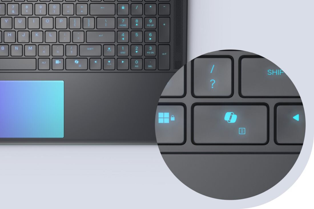 Zbliżenie klawiatury Dell Alienware z podświetlonymi klawiszami Windows Copilot AI i funkcyjnymi na niebiesko na szarym tle - Windows Copilot 