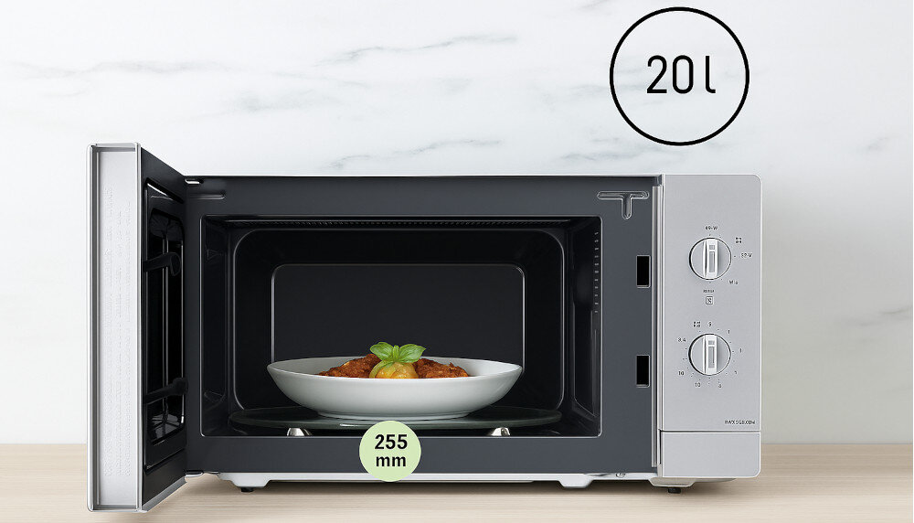 KUCHNIA MIKROFALOWA PANASONIC NN-SM23QMEPG otwarta front wnętrze miska z potrawą w środku konstrukcja budowa wymiary do małych kuchni pojemność 20 litów talerz szklany obrotowy
