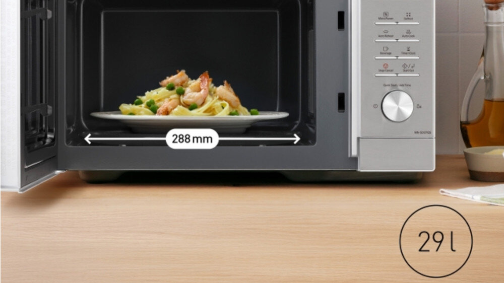 KUCHNIA MIKROFALOWA PANASONIC NN-SD37QSEPG Wnętrze kuchenki mikrofalowej z okrągłym talerzem obrotowym; nad talerzem strzałka z podpisem „288 mm” po kazuje średnicę, a w prawym dolnym rogu grafika z pojemnością urządzenia „29 l” kompaktowe wymiary 495x378x292 mm duża pojemność 29 l talerz obrotowy 288 mm oszczędność miejsca 20% więcej przestrzeni model SD37 Panasonic maksymalne wykorzystanie blatu