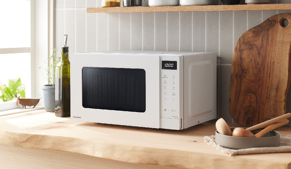KUCHNIA MIKROFALOWA PANASONIC NN-ST21QWEPG  wygląd design Zaokrąglone krawędzie wyświetlacz LED biały mat