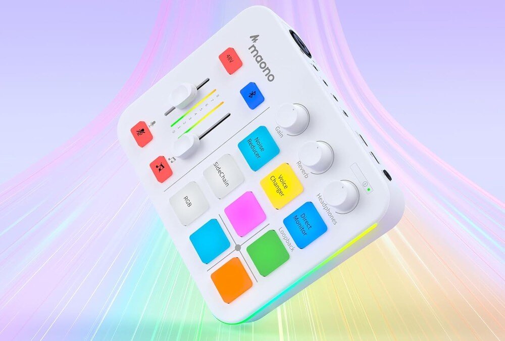 Kontroler do produkcji muzycznej i podcastów MAONO G1 Neo biała karta dźwiękowa z wielobarwnymi, podświetlanymi przyciskami i suwakami unosi się w powietrzu na tle pastelowych, rozmytych linii światła