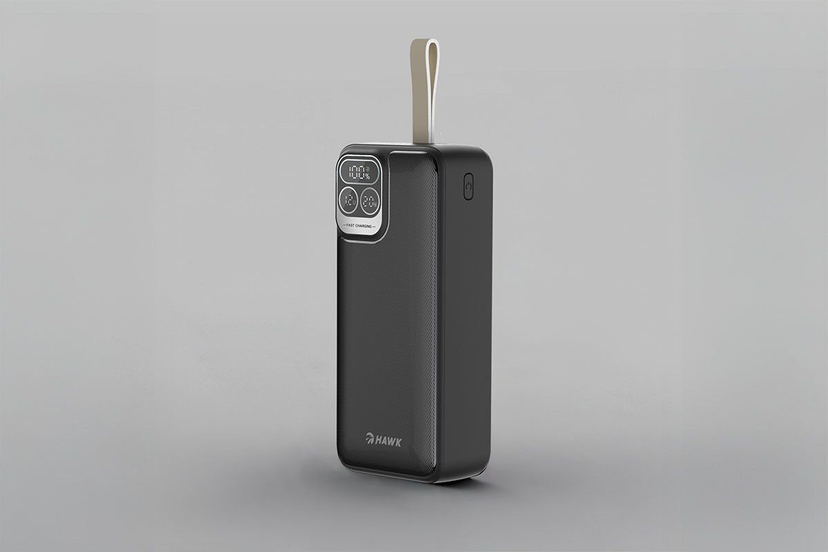 HAWK HW-PB30000 Obudowa z tworzywa ABS odporność na codzienne użytkowanie i wygodę przenoszenia 150 × 68 × 28,5 mm 410 g Czarna kolorystyka - powerbank na szarym tle