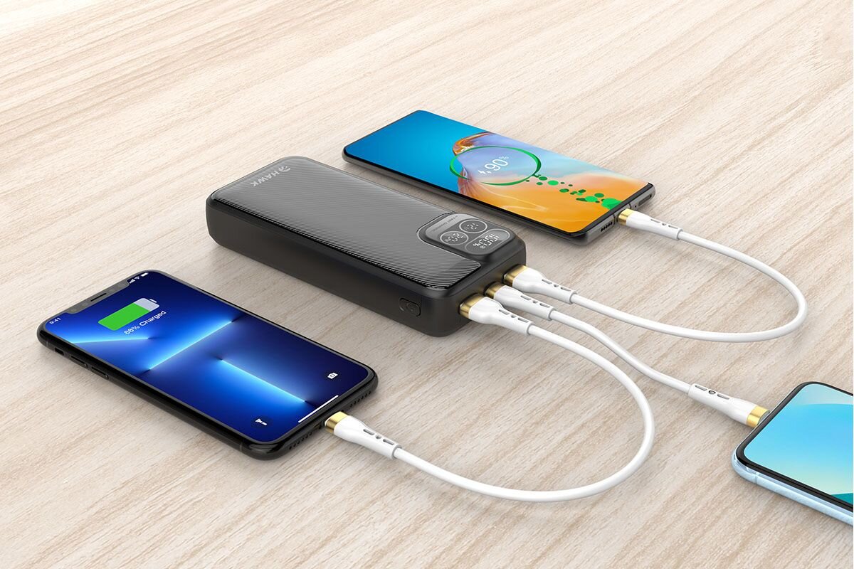 HAWK HW-PB20000 Power Delivery do 22,5 W Quick Charge 3.0 do 18 W automatycznie dobiera parametry zasilania - trzy urzadzenia podpięte do powerbanka