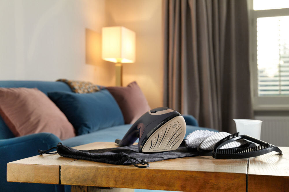 Parownica do ubran RUSSELL HOBBS 28370-56  Szybkie nagrzewanie - zaledwie 60 sekund