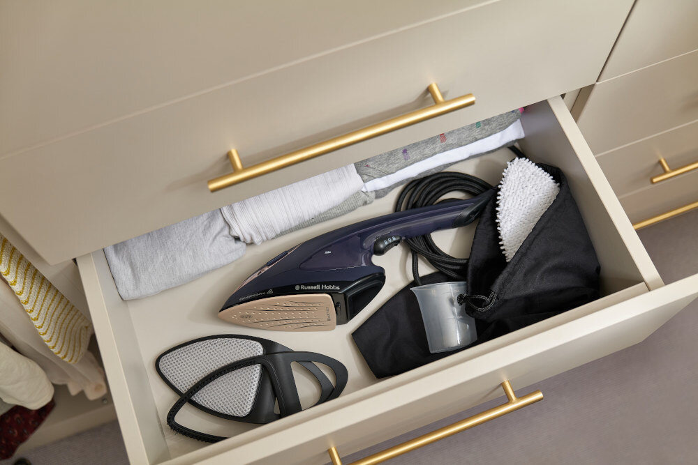 Parownica do ubran RUSSELL HOBBS 28370-56 wyposazenie zestaw akcesoria komplet pokrowiec szczotka nakladka