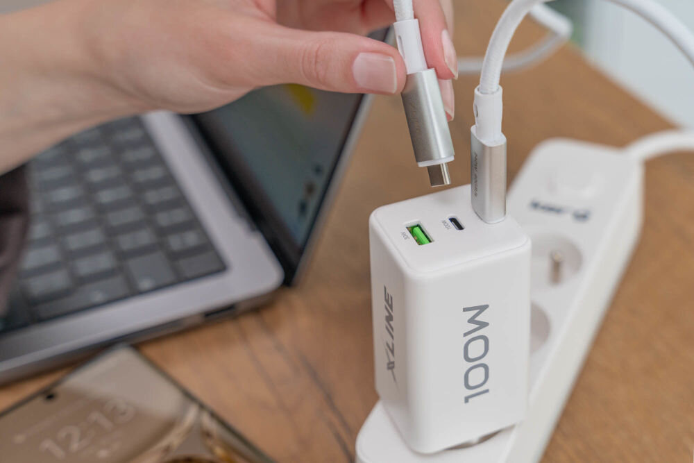 Ładowarka indukcyjna XLINE WCG1003W Biały usb-c moc usb-a moc zbliżenie na porty