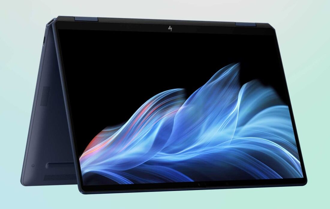 Laptop HP OmniBook Ultra Flip otwarty w trybie namiotu.  Ekran OLED 14 cali rozdzielczość 2880 x 1800 px 