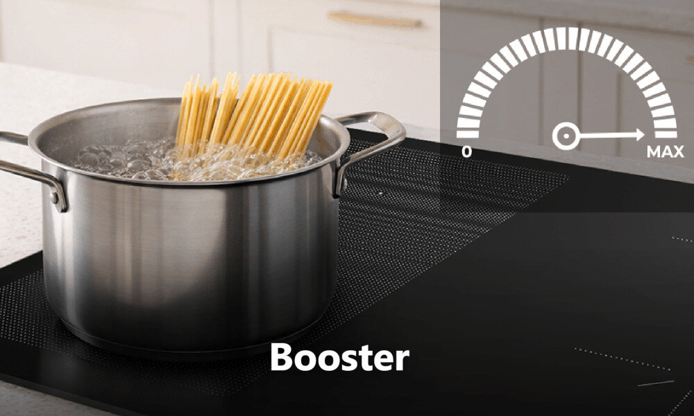 Płyta indukcyjna BEKO HDI32400TO Zdjęcie ukazuje garnek z makaronem gotującym się na płycie indukcyjnej, z graficznym wskaźnikiem mocy. Napis „Booster” wskazuje funkcję szybkiego nagrzewania funkcja Booster szybkie gotowanie maksymalna moc 3600 W płyta indukcyjna szybkie podgrzewanie